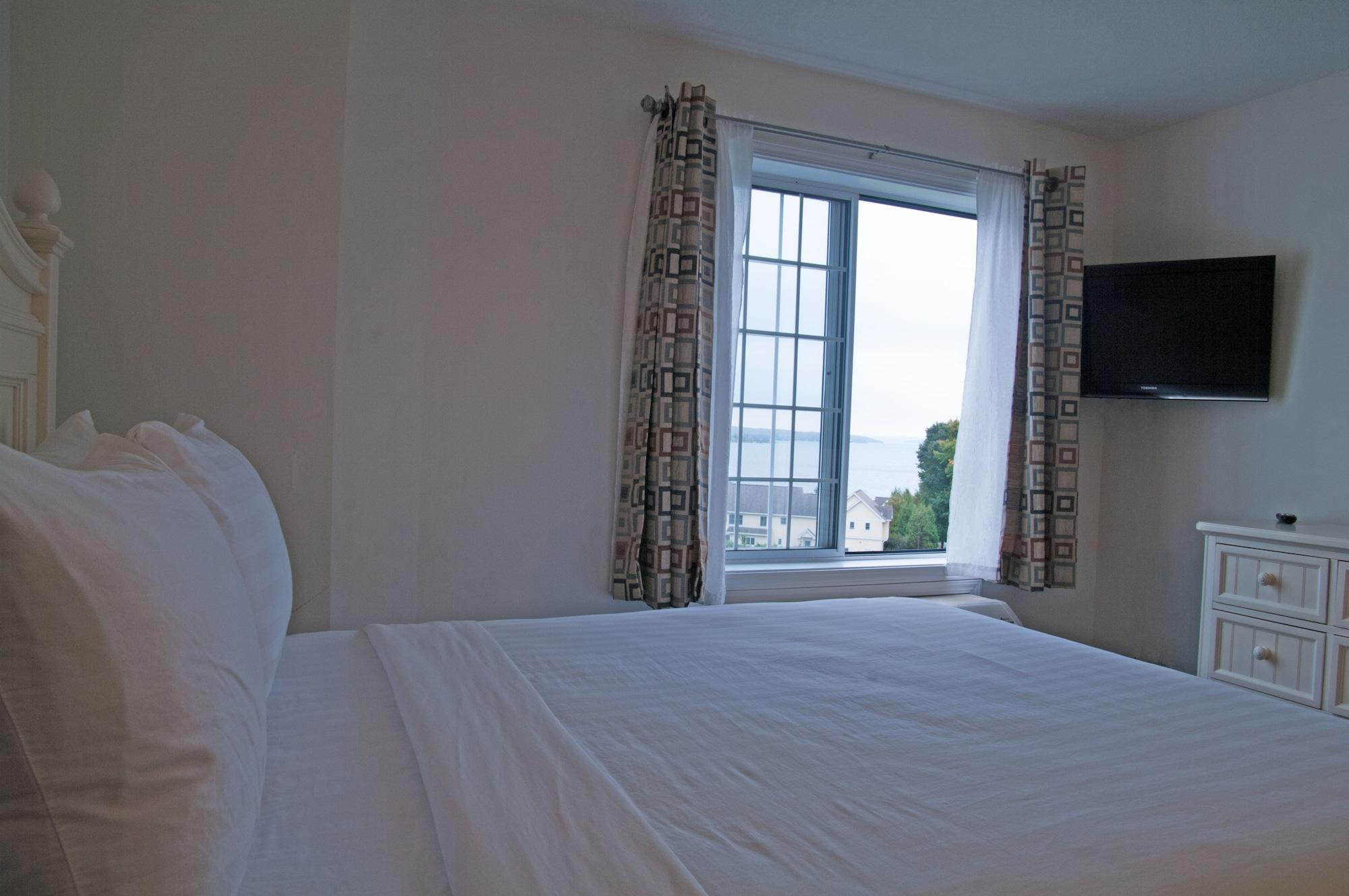 Charlevoix Inn & Suites Surestay Collection By Best Western Εξωτερικό φωτογραφία