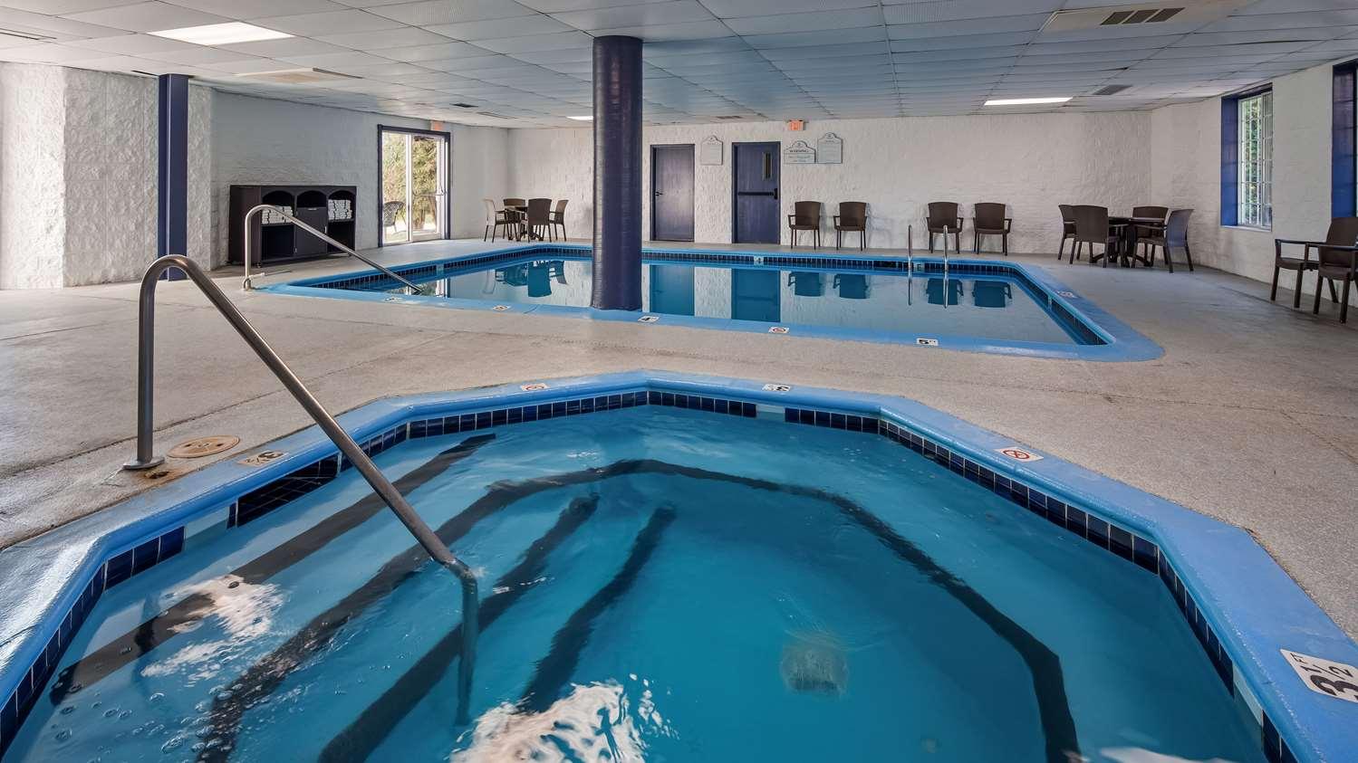 Charlevoix Inn & Suites Surestay Collection By Best Western Εξωτερικό φωτογραφία