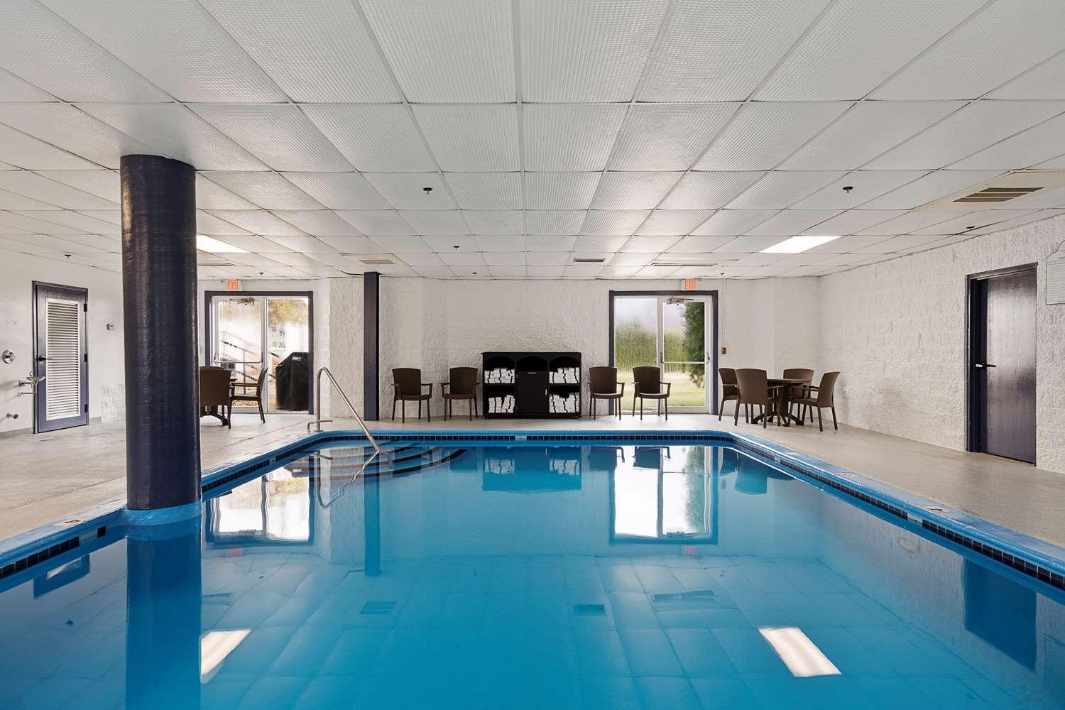 Charlevoix Inn & Suites Surestay Collection By Best Western Εξωτερικό φωτογραφία
