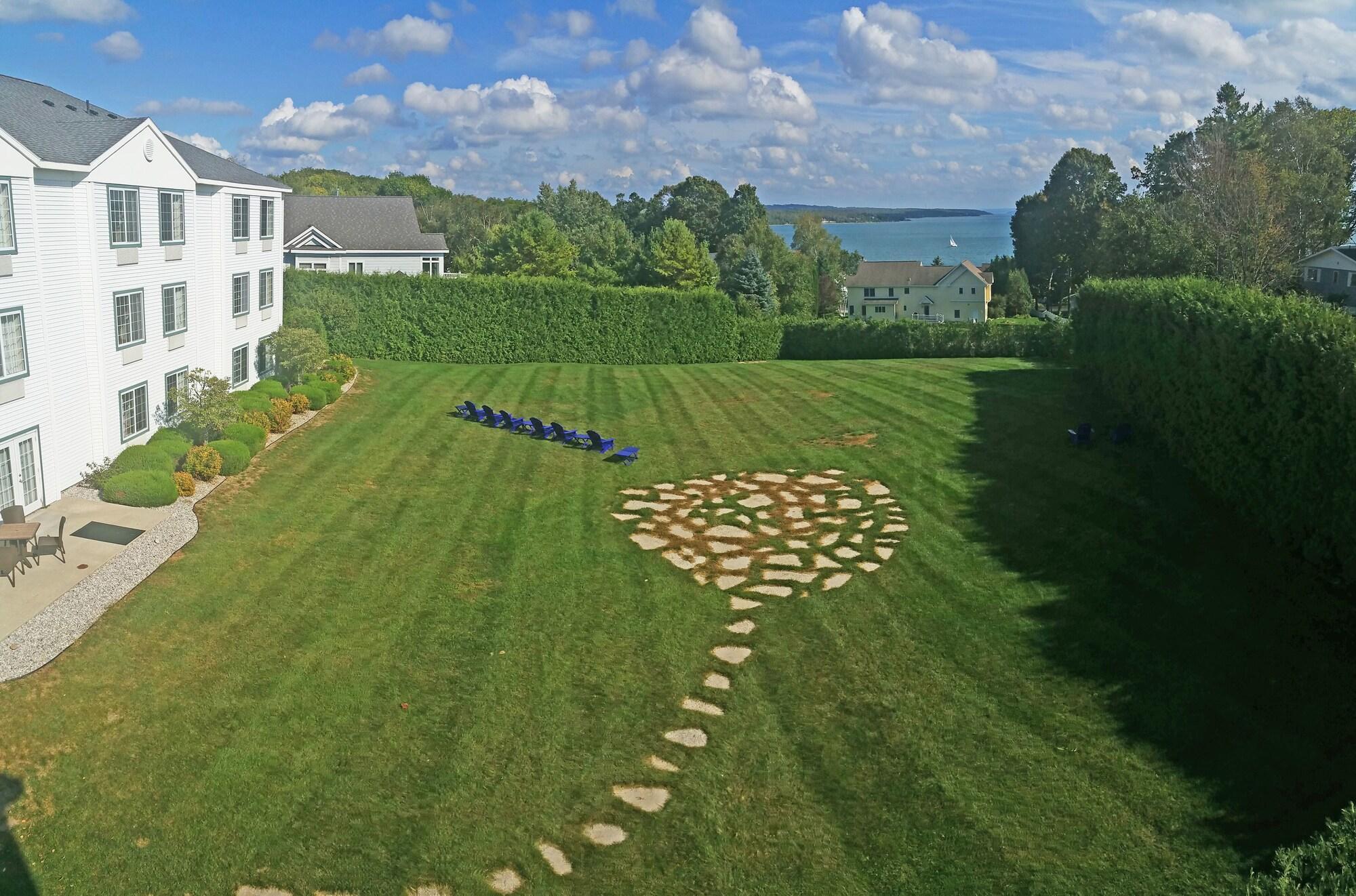 Charlevoix Inn & Suites Surestay Collection By Best Western Εξωτερικό φωτογραφία