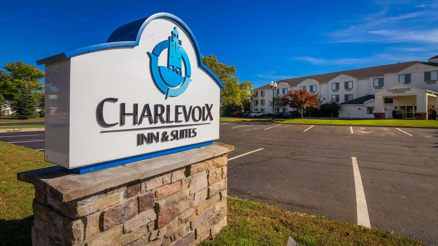 Charlevoix Inn & Suites Surestay Collection By Best Western Εξωτερικό φωτογραφία