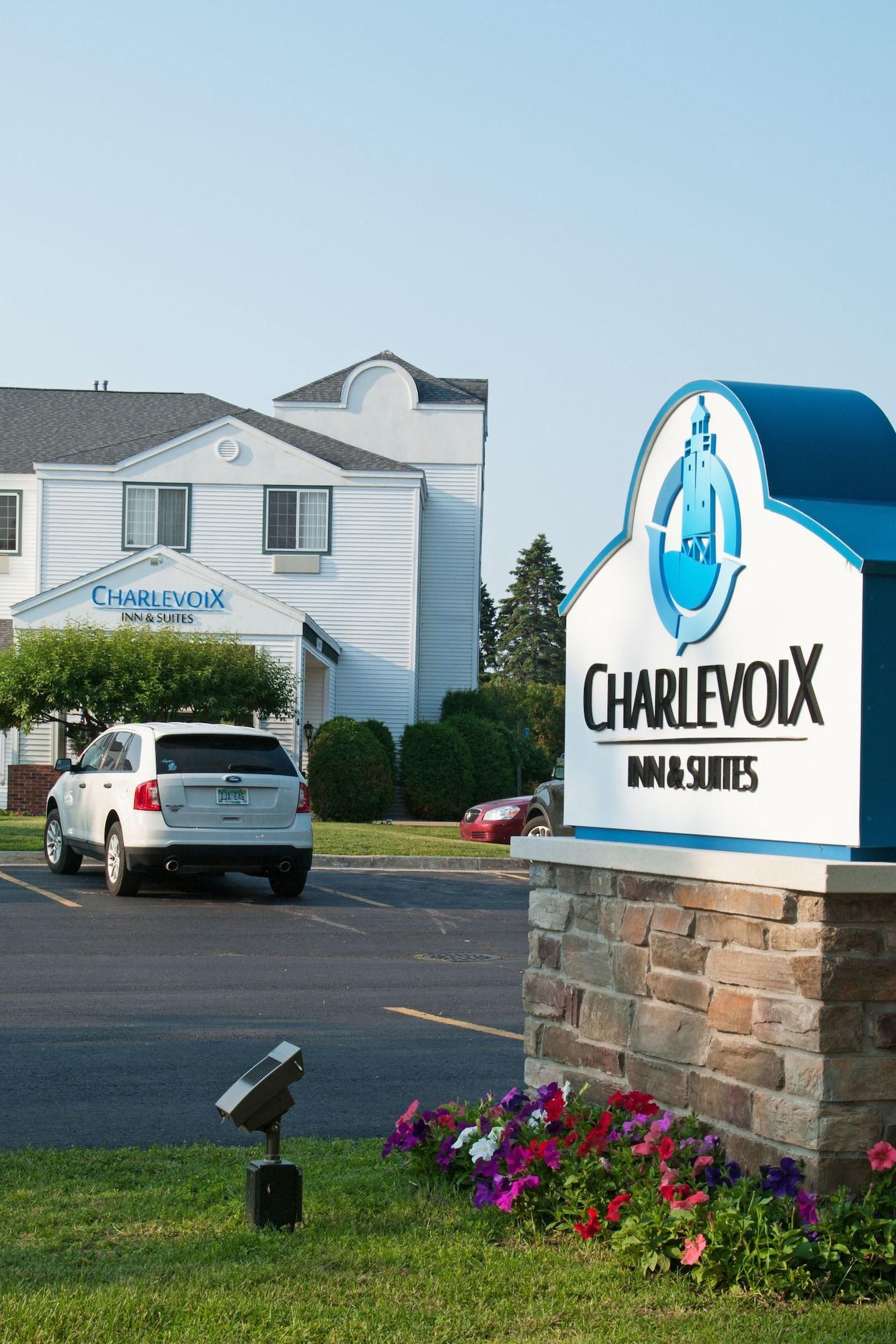 Charlevoix Inn & Suites Surestay Collection By Best Western Εξωτερικό φωτογραφία