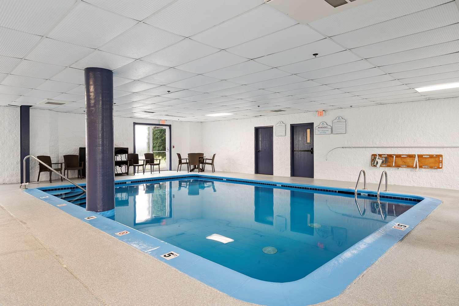 Charlevoix Inn & Suites Surestay Collection By Best Western Εξωτερικό φωτογραφία