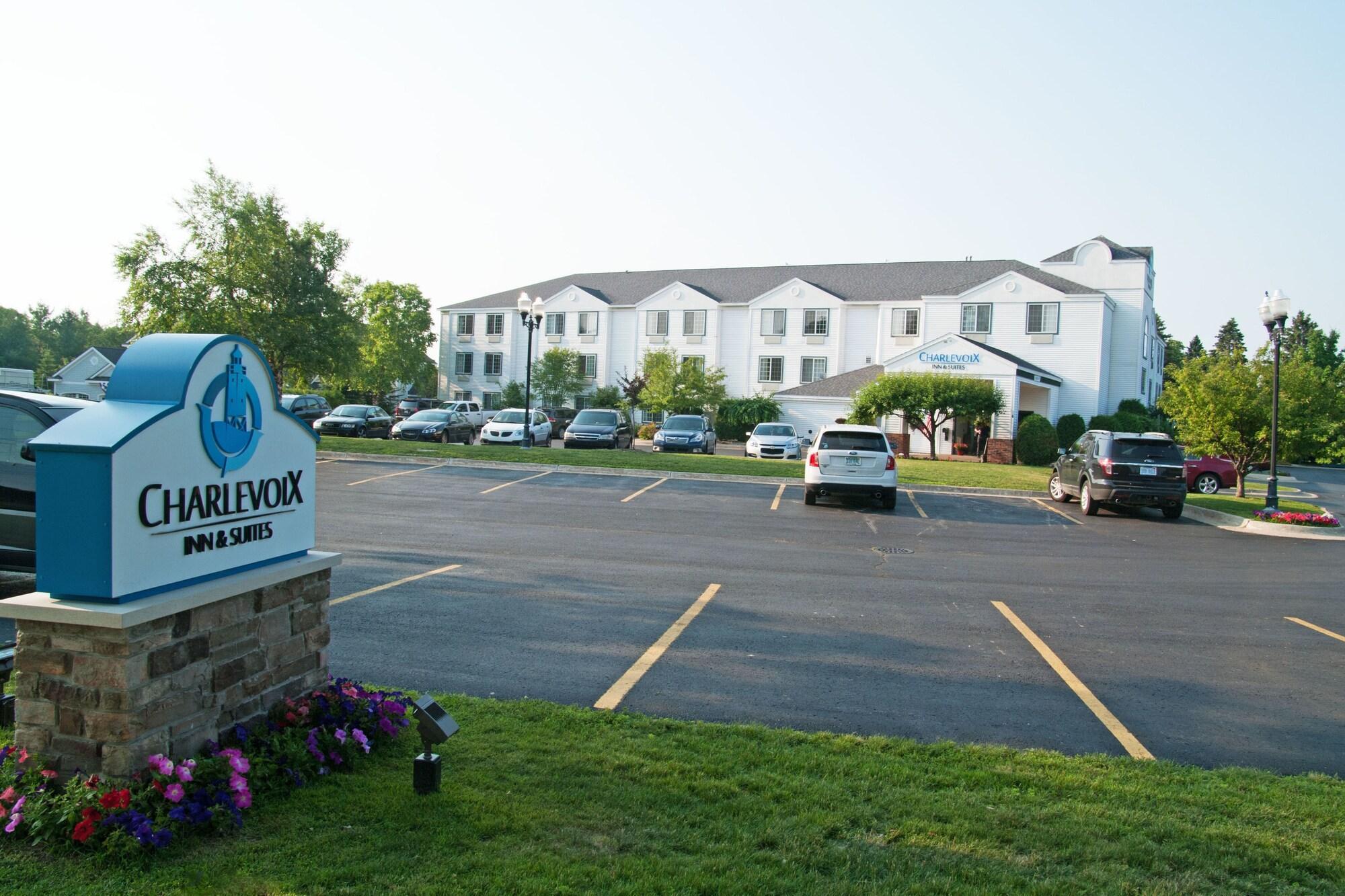 Charlevoix Inn & Suites Surestay Collection By Best Western Εξωτερικό φωτογραφία