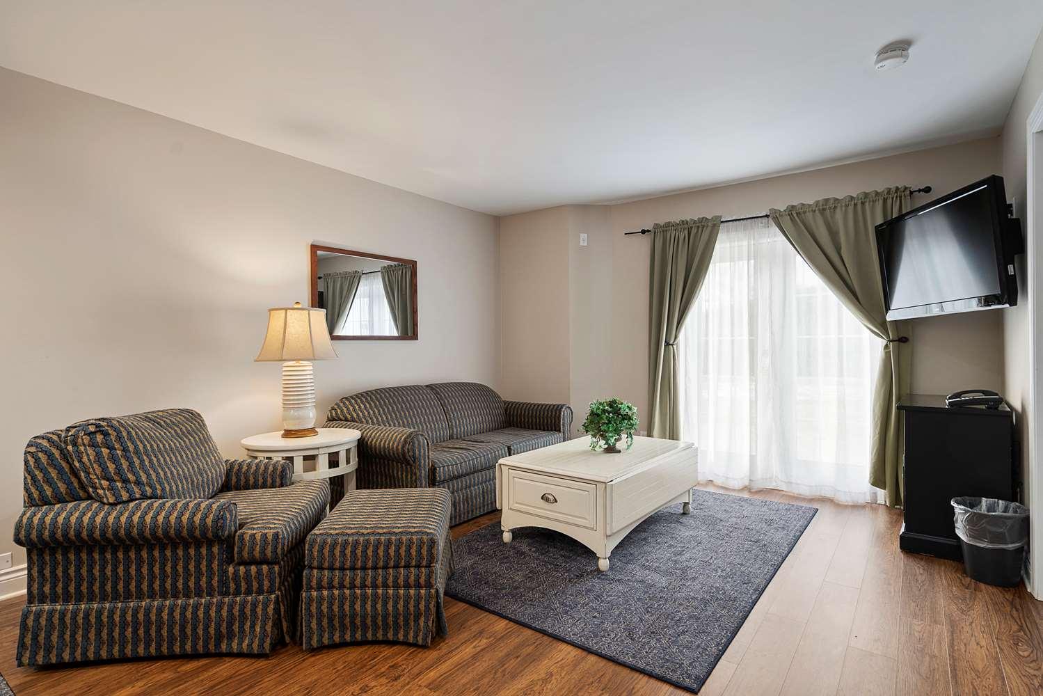 Charlevoix Inn & Suites Surestay Collection By Best Western Εξωτερικό φωτογραφία
